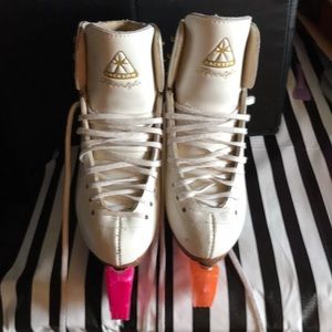 Jackson Ultima Freestyle figure skates fits size 1